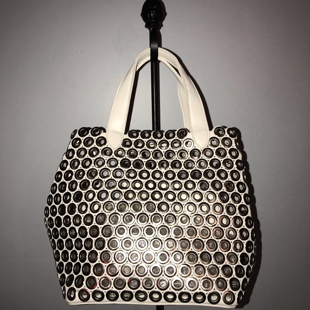 👠 A Touch of Style Silver Hardware Handbag